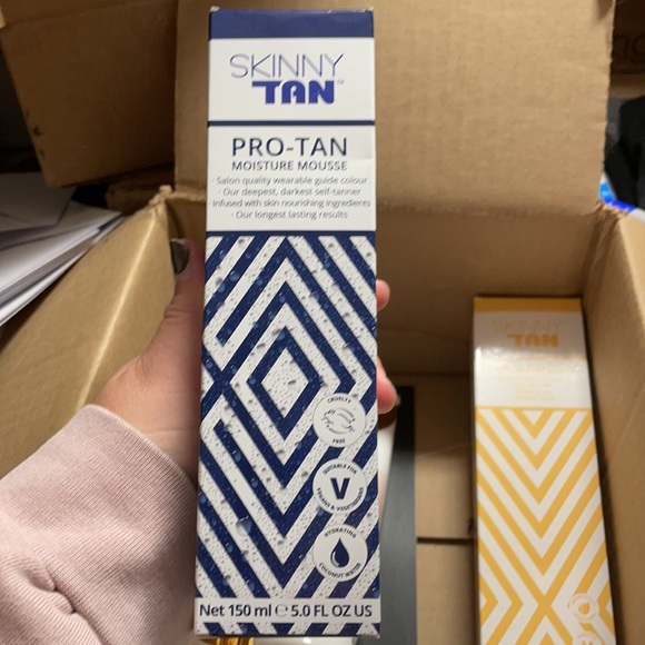 Skinny Tan Set and Tanning Mitt - Picture 8 of 12